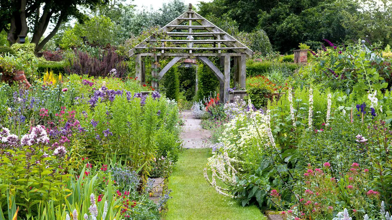 17 Beautiful Garden Design Ideas to Transform Your Home