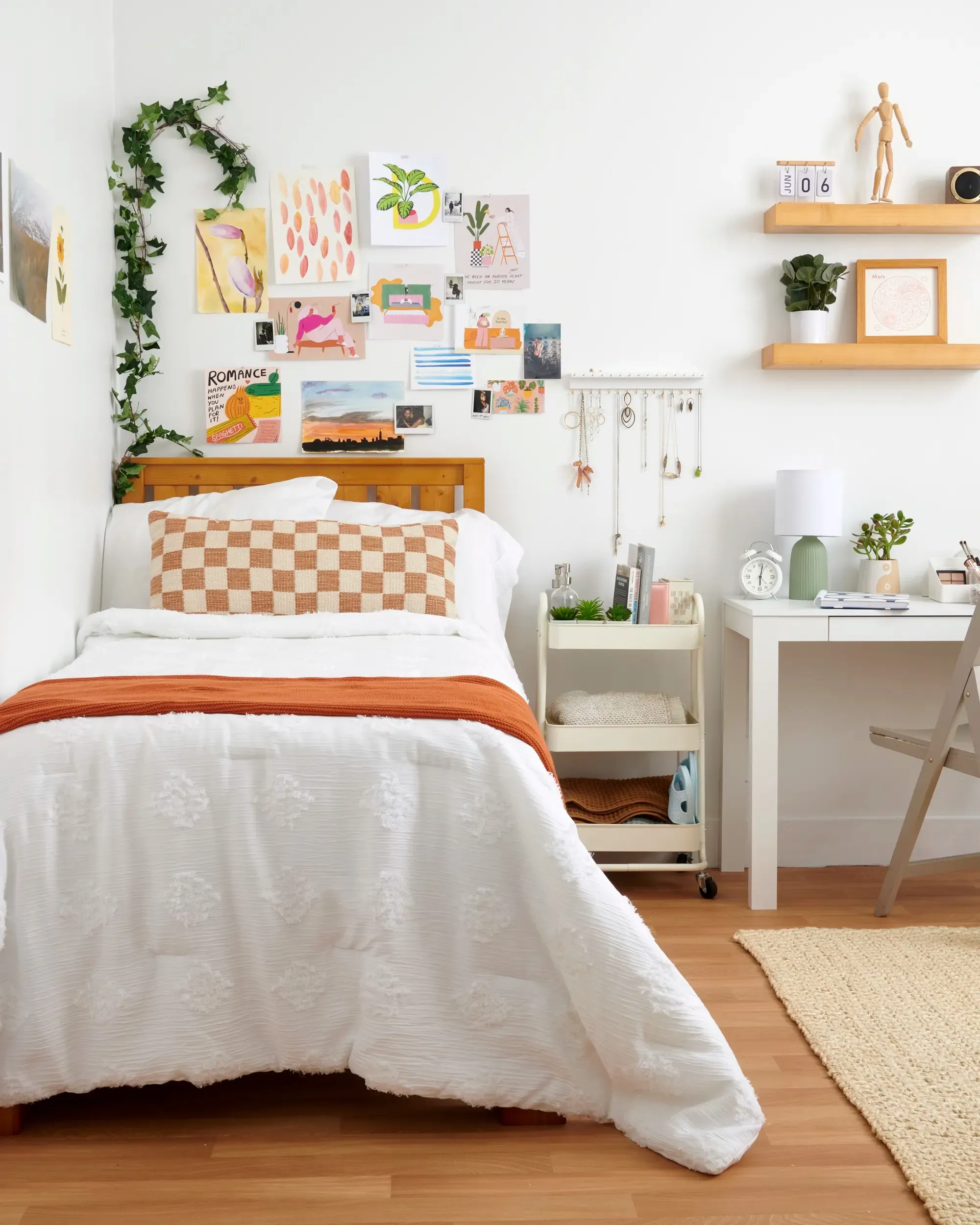 10 Dorm Room Transformation: 10 Ideas for Your College Space