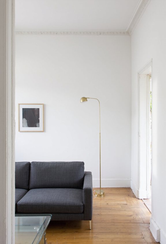 minimalist classic molding guide